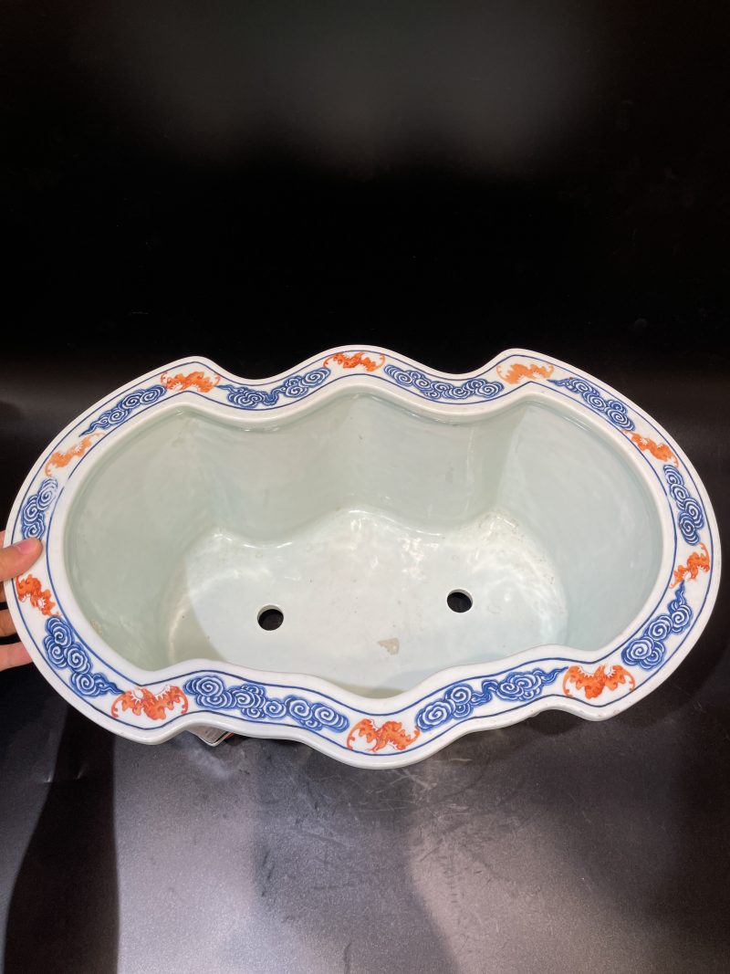 清光绪 青花矾红云蝠纹蝠形大花盆 - 图6