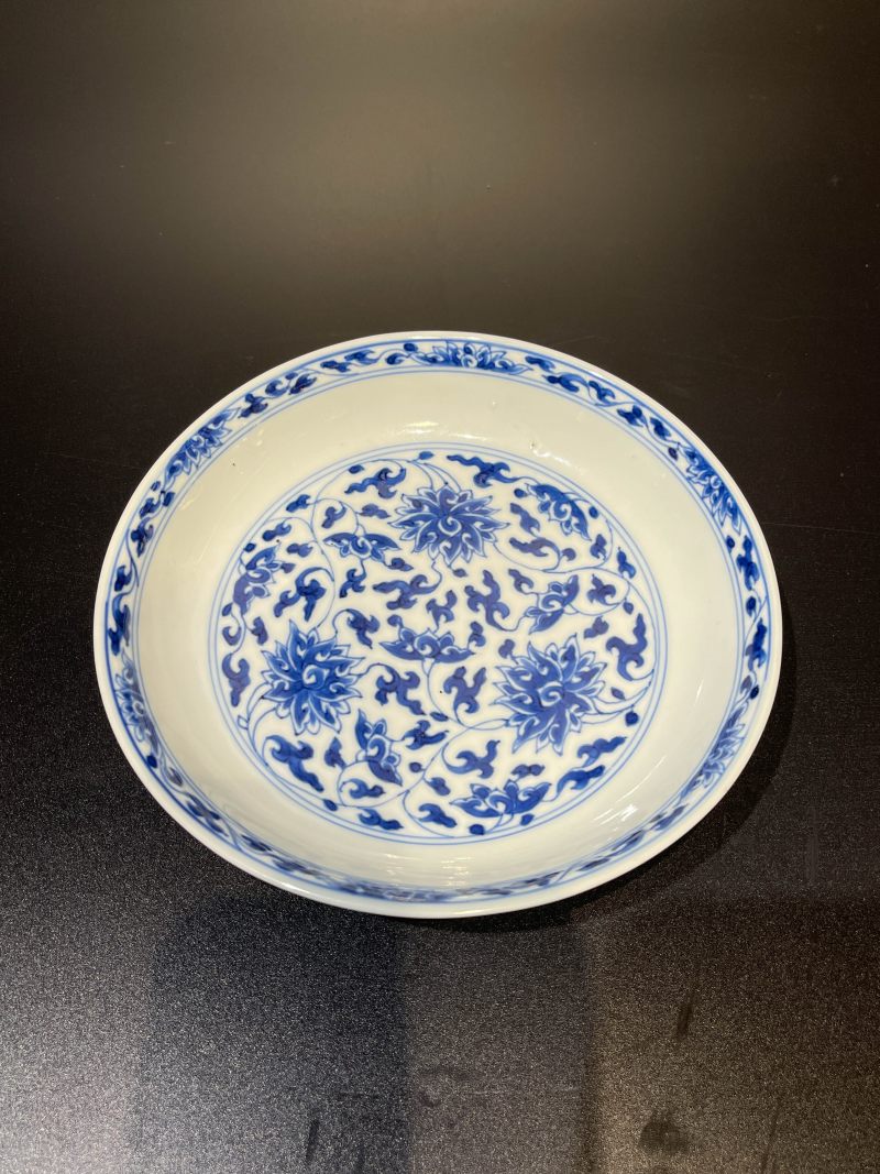 清康熙 青花缠枝莲纹盘 - 图2