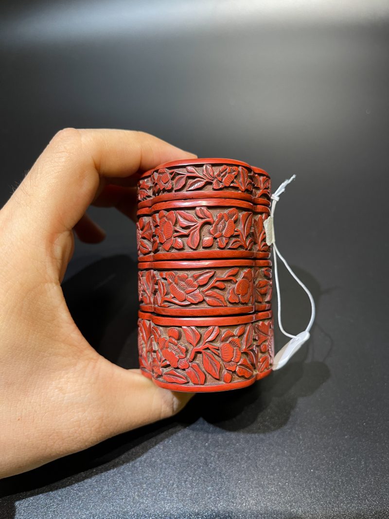 清乾隆 剔红花卉纹四节盒 - 图5
