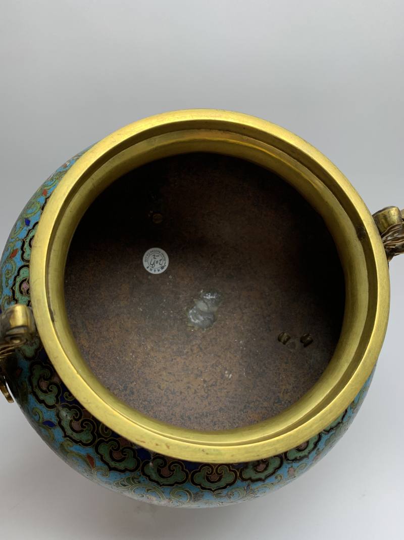 清乾隆 铜胎掐丝珐琅如意灵芝耳三足炉 - 图17