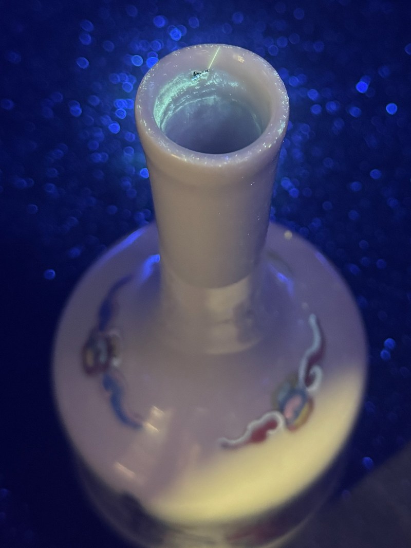 清乾隆 青花粉彩浮雕西番莲瑞狮六方塔座 - 图15
