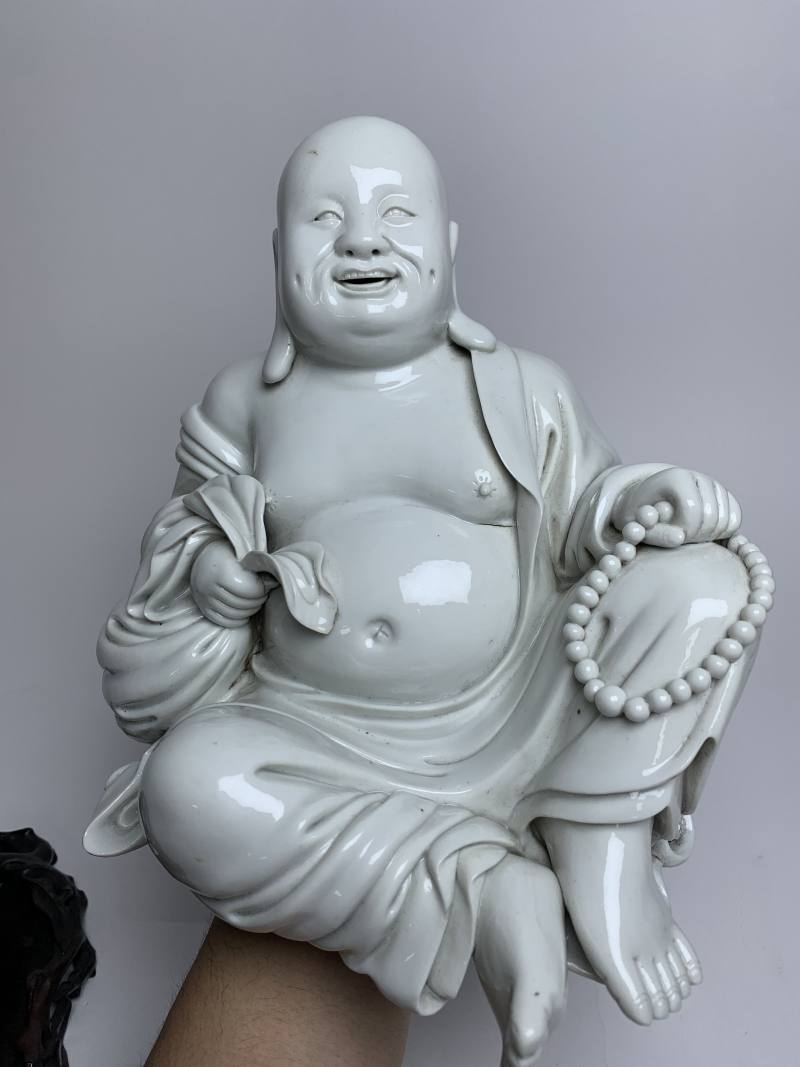 清 德化窑弥勒坐像（带木座） - 图3