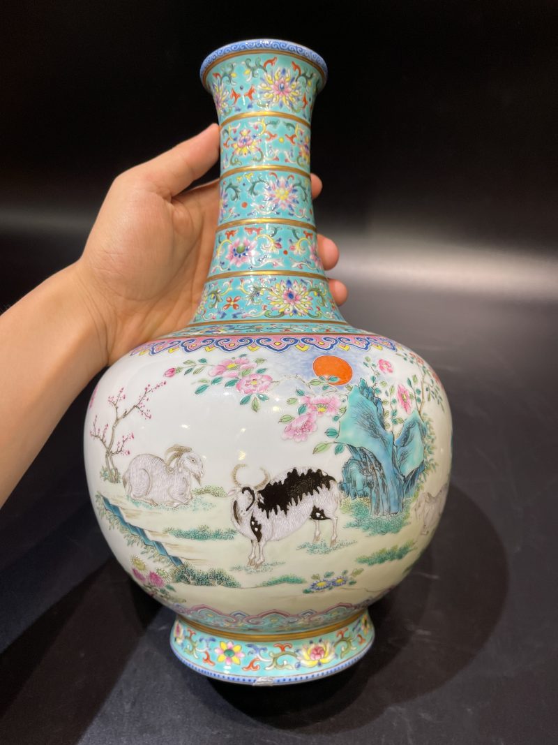 清嘉庆 翡翠地洋彩三羊开泰尊 - 图7