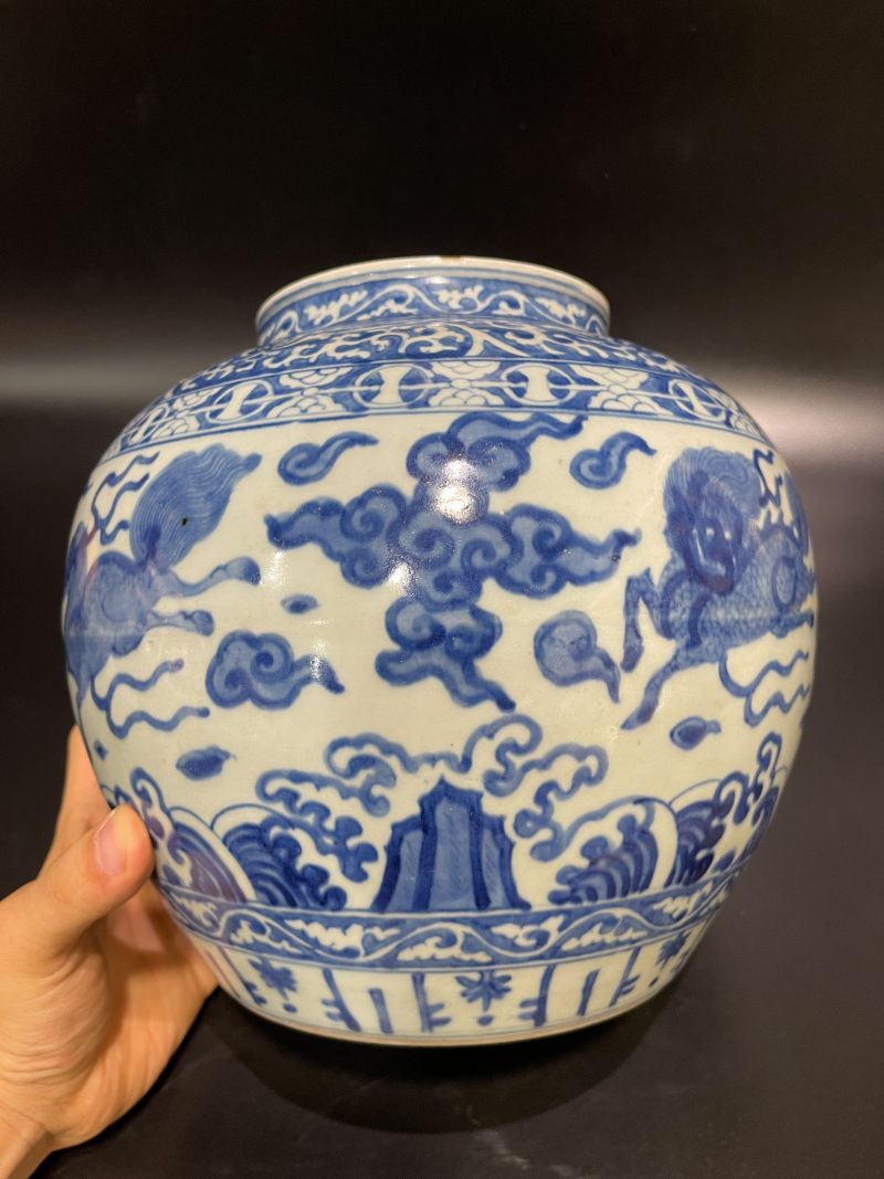 明万历 青花江崖海水瑞兽纹罐 - 图10