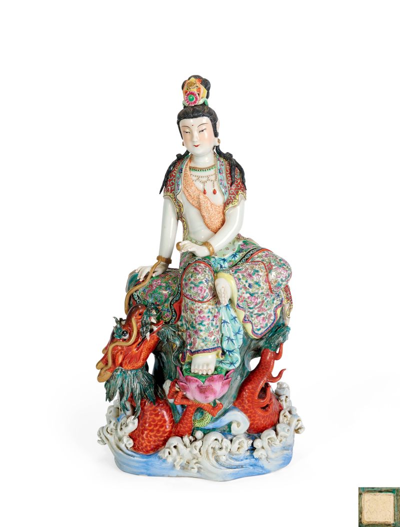 Lot835 清 粉彩坐龙观音一尊