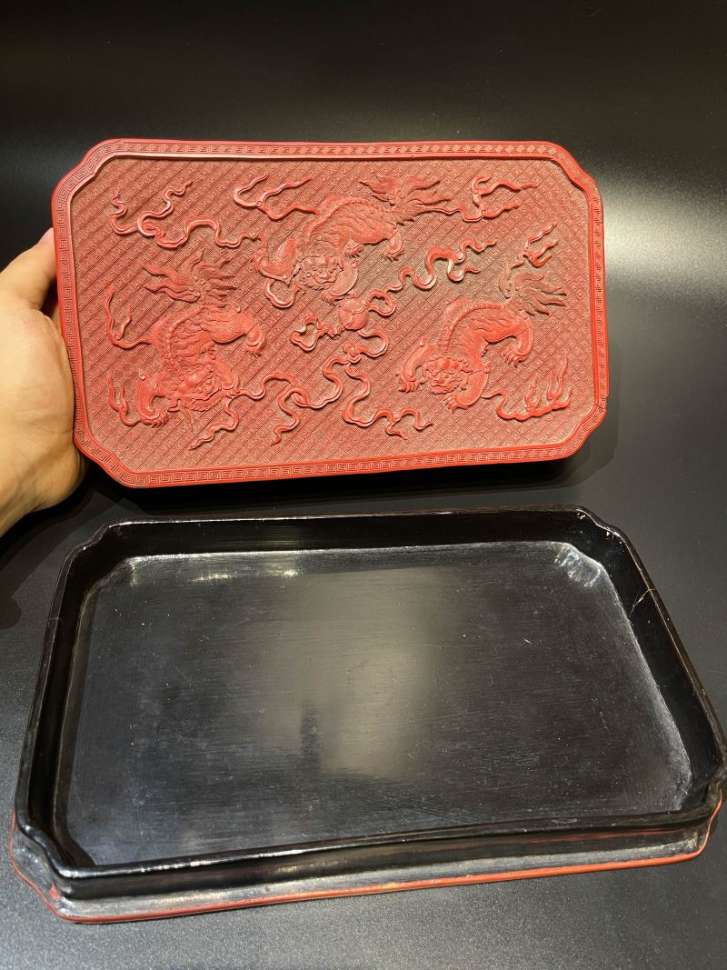 明嘉靖 剔红三狮戏球纹长方倭角罩盖匣 - 图6