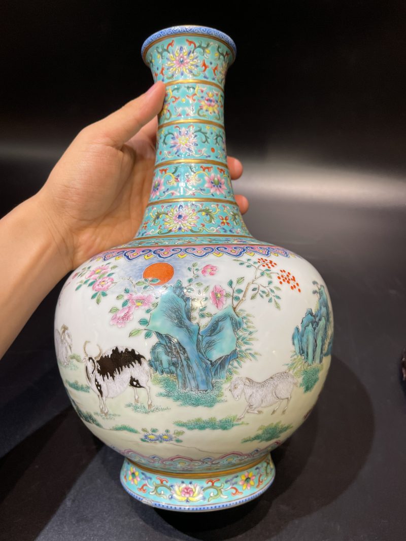 清嘉庆 翡翠地洋彩三羊开泰尊 - 图8
