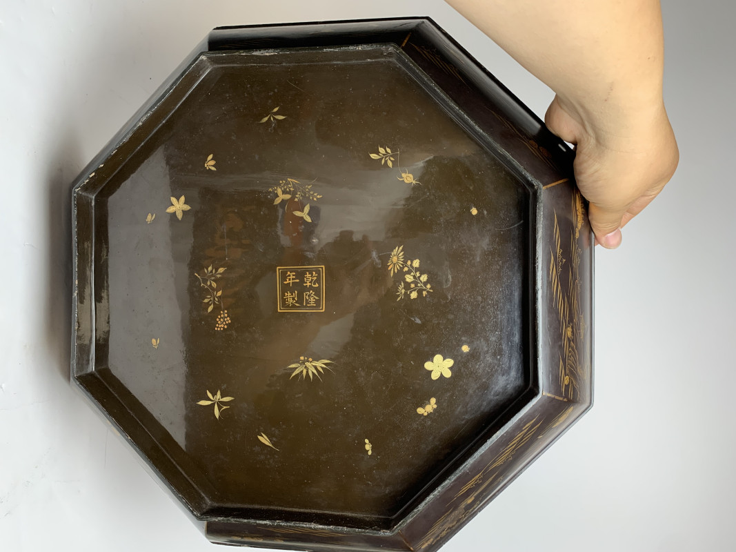 清乾隆 黑漆描金八宝山水楼阁纹大捧盒 - 图15