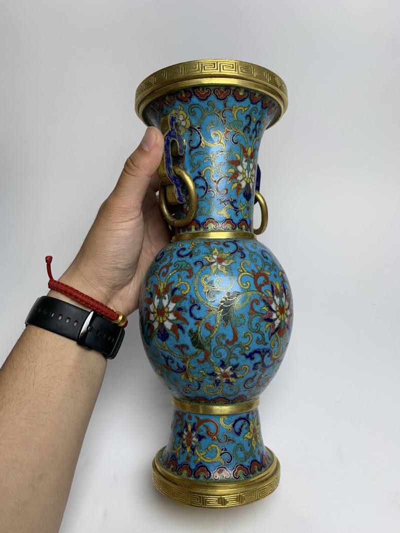 清乾隆 铜胎掐丝珐琅缠枝花卉纹环耳瓶一对 - 图4