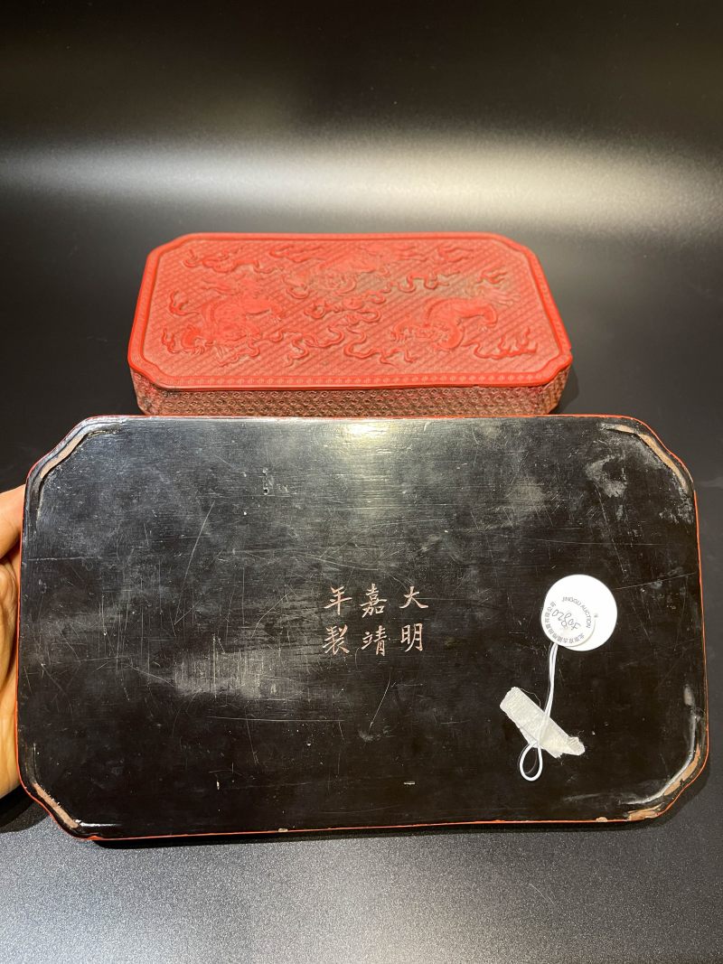 明嘉靖 剔红三狮戏球纹长方倭角罩盖匣 - 图7