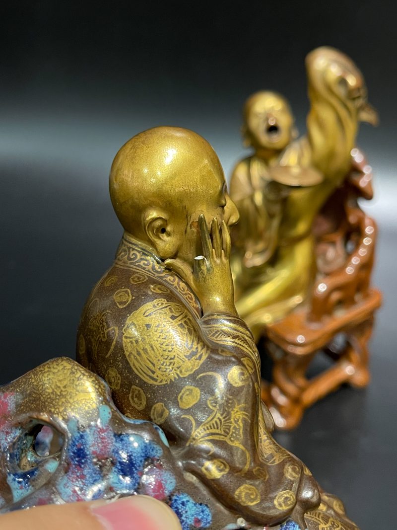清乾隆 粉彩描金罗汉坐像一对 - 图17