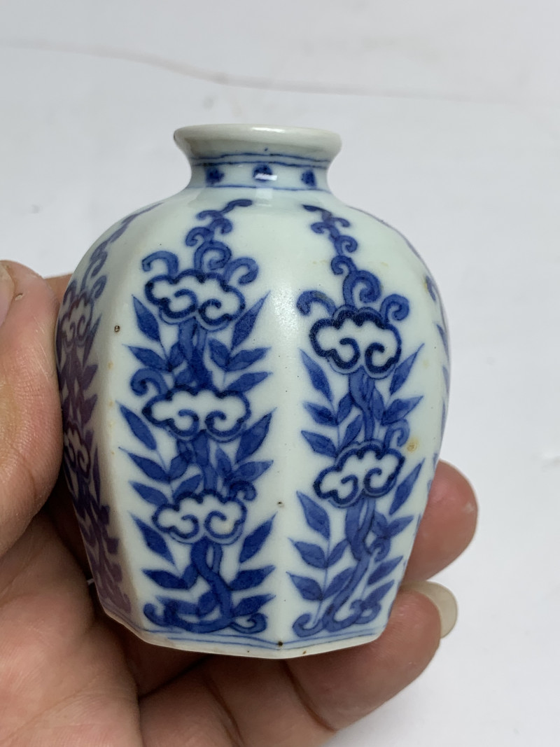 清雍正 青花灵芝纹八棱小罐 - 图11