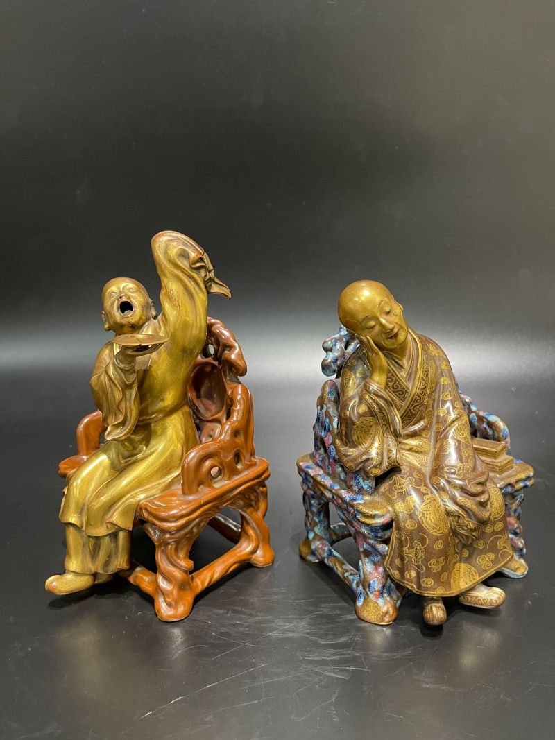 清乾隆 粉彩描金罗汉坐像一对 - 图3