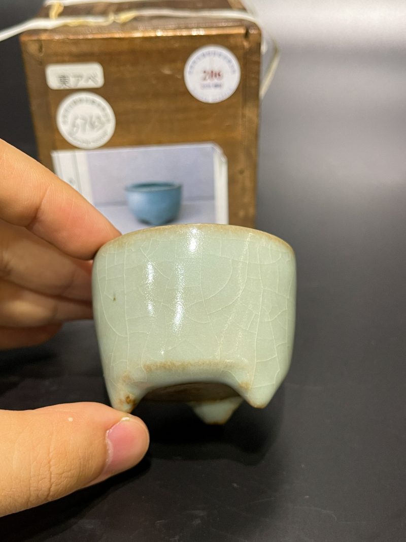 明 龙泉窑三足小琴炉 - 图6