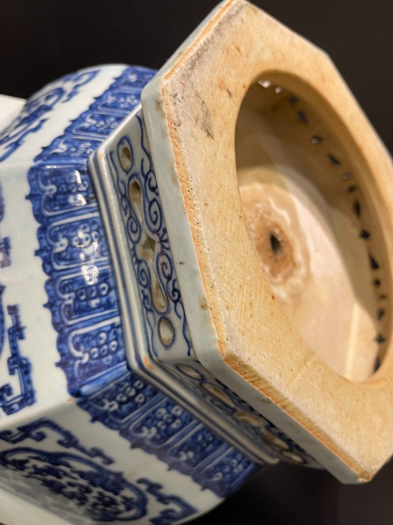 清乾隆 青花团花纹六方大花盆 - 图11