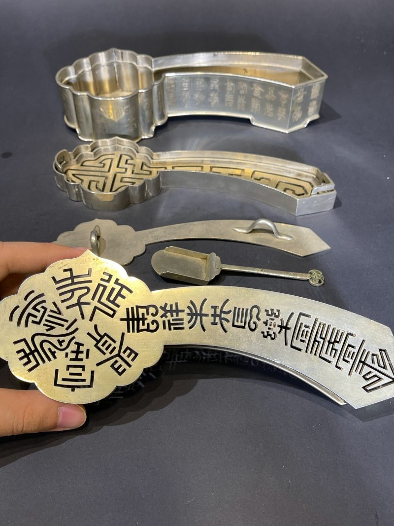 清晚期 铜寿字纹如意形香薰 - 图7
