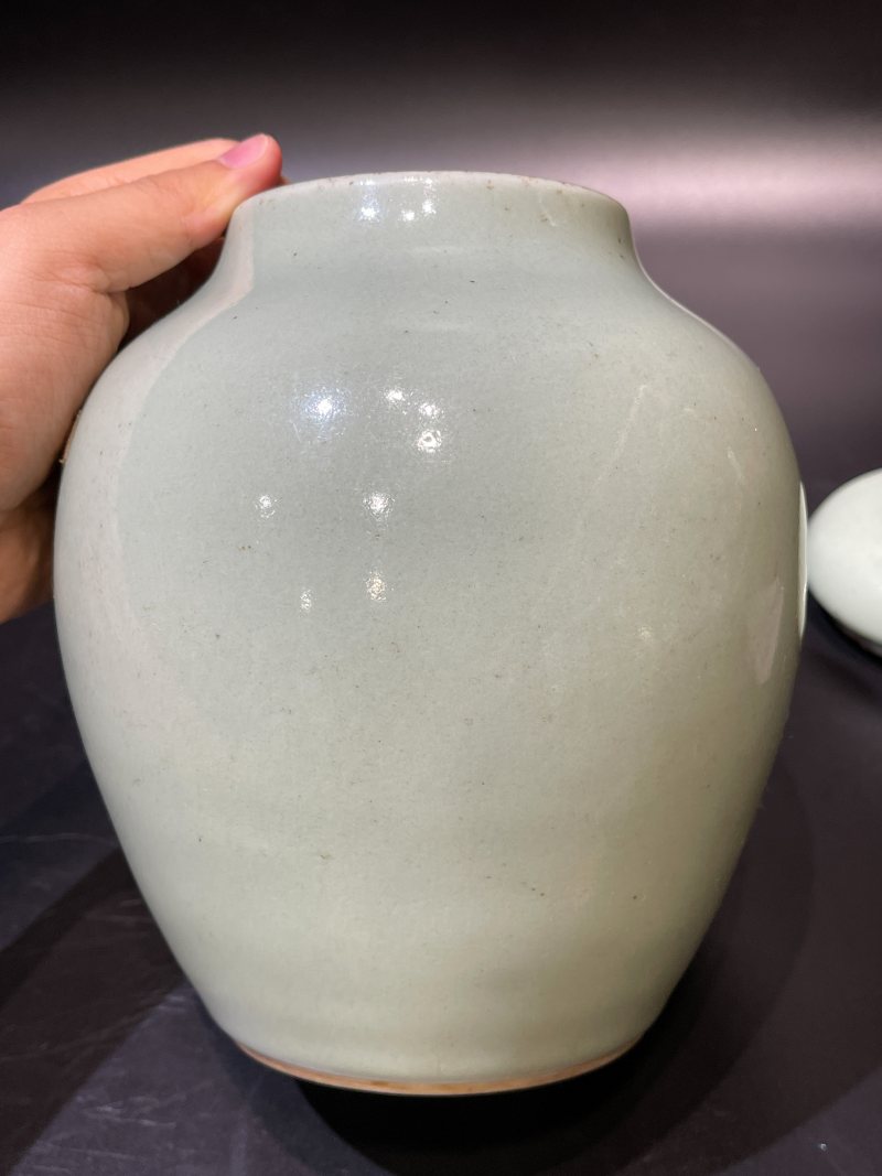 清道光 豆青釉月牙盖罐 - 图7