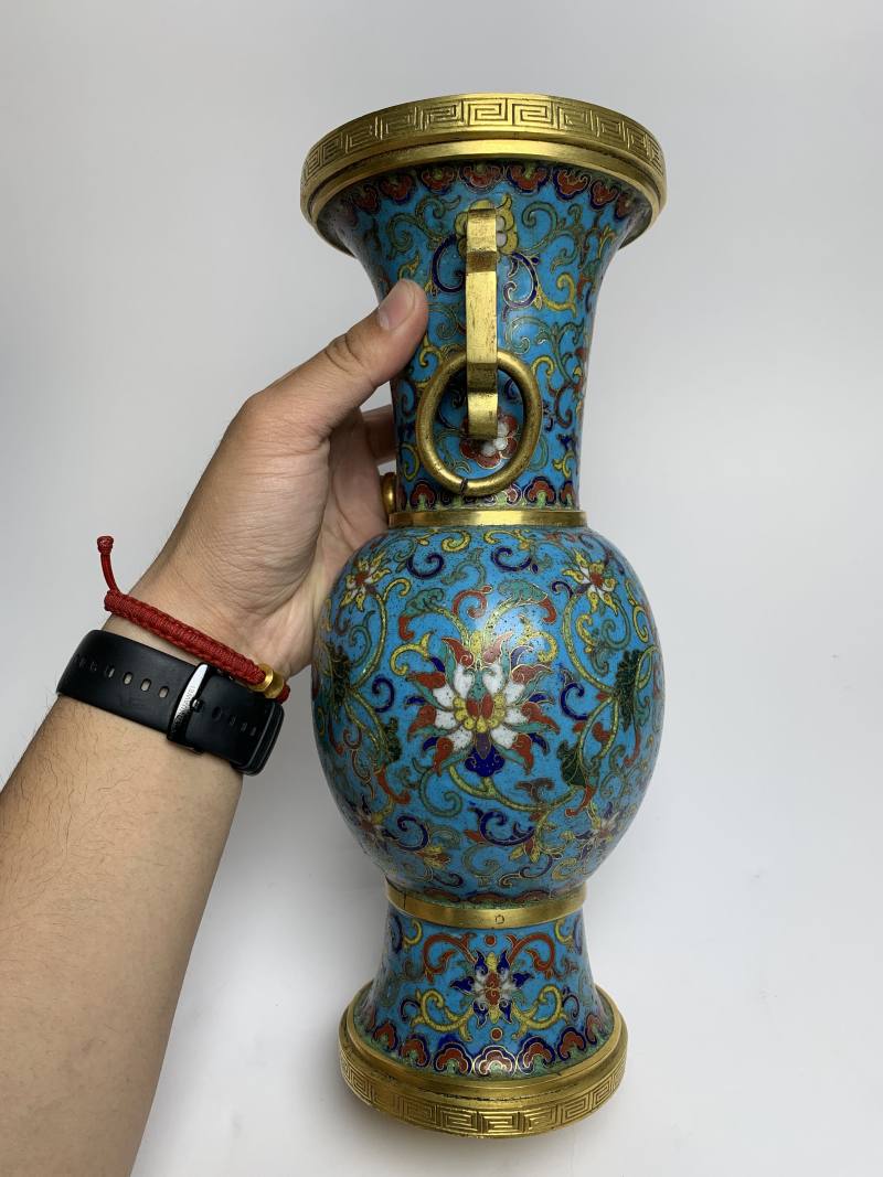 清乾隆 铜胎掐丝珐琅缠枝花卉纹环耳瓶一对 - 图5