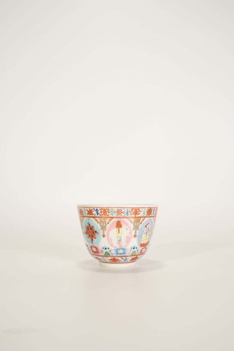 Lot845 清道光 粉彩八宝莲纹杯 - 图4