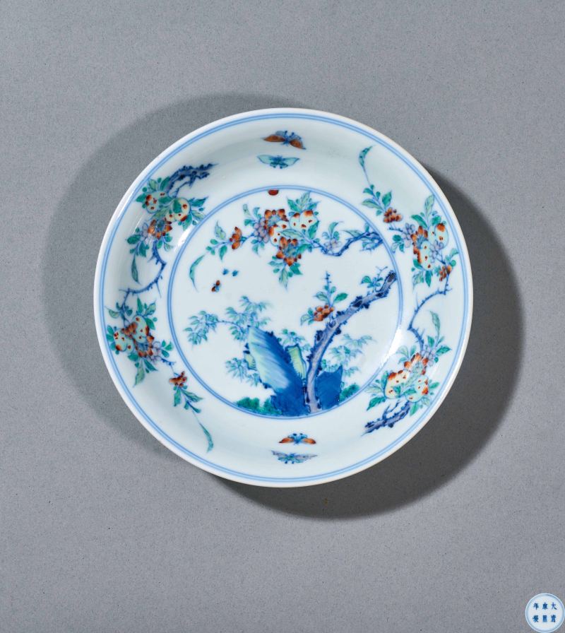 清康熙 斗彩蝶恋花瑞果纹盘