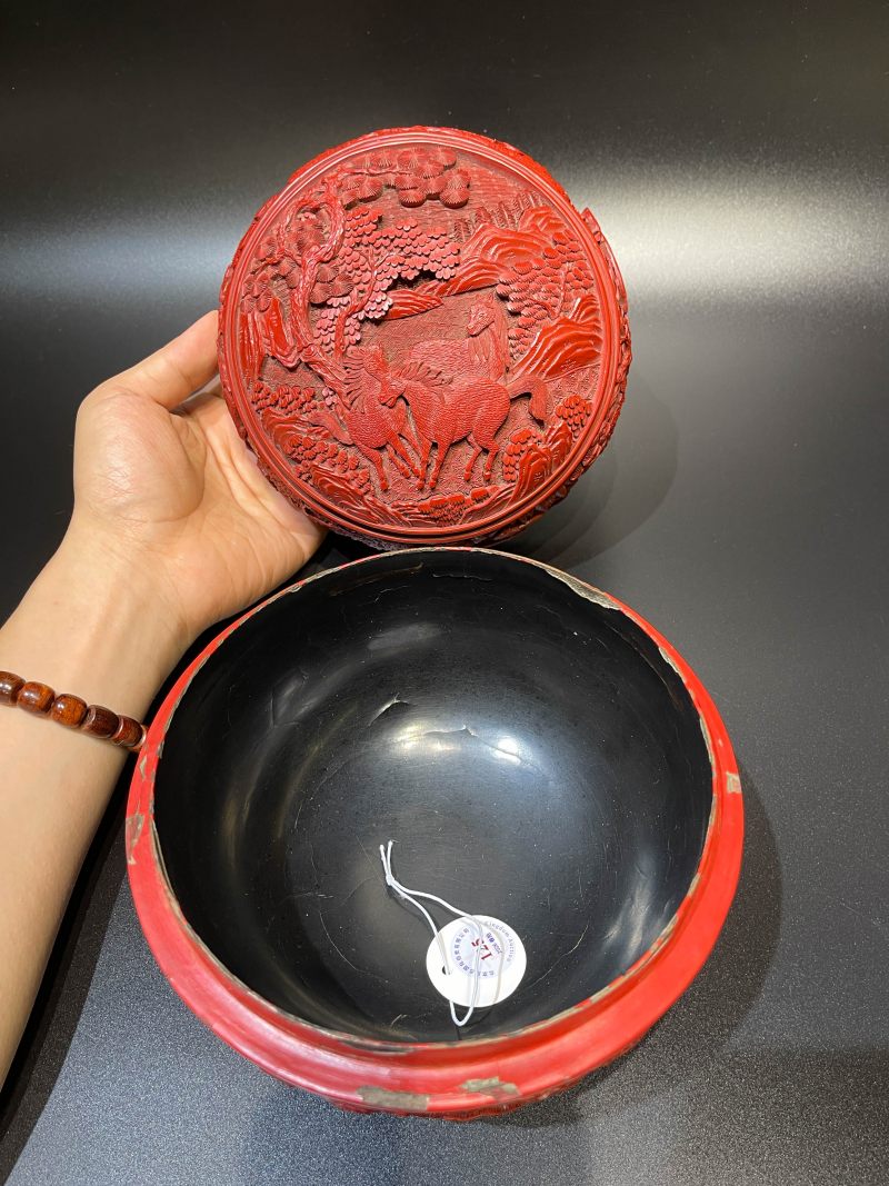 清乾隆 剔红骏马、瑞兽图小捧盒 - 图6
