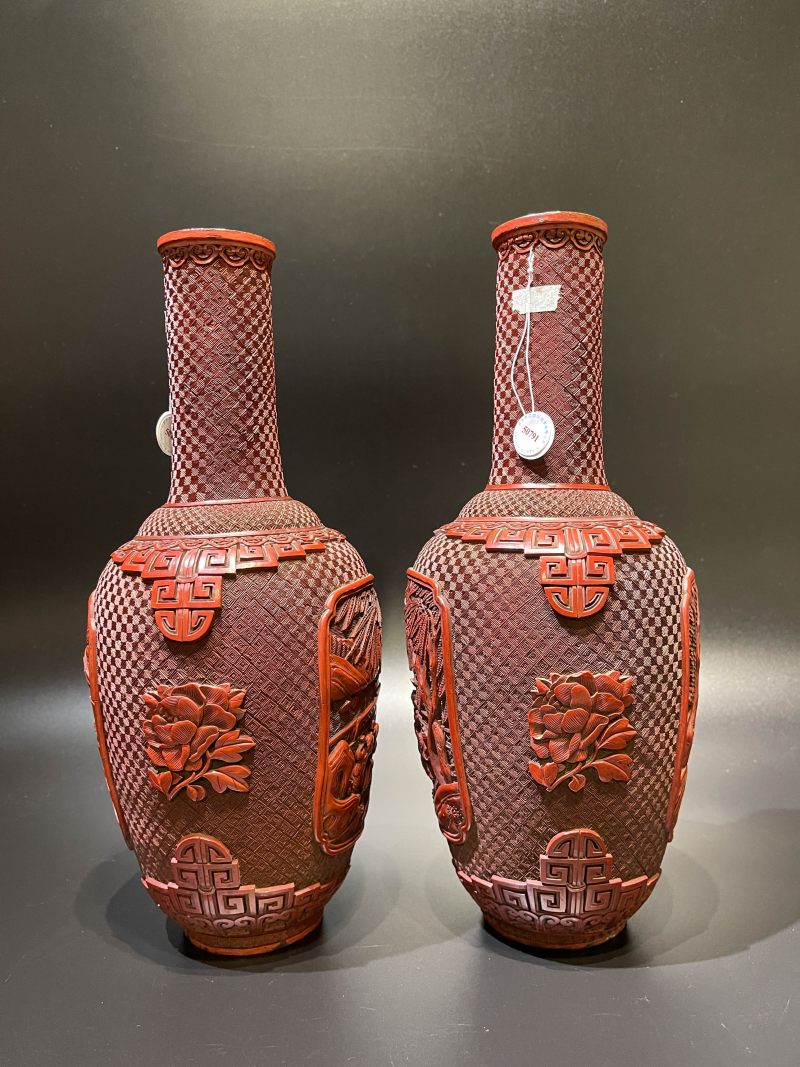 清乾隆 剔红庭院婴戏图纸槌瓶一对 - 图3