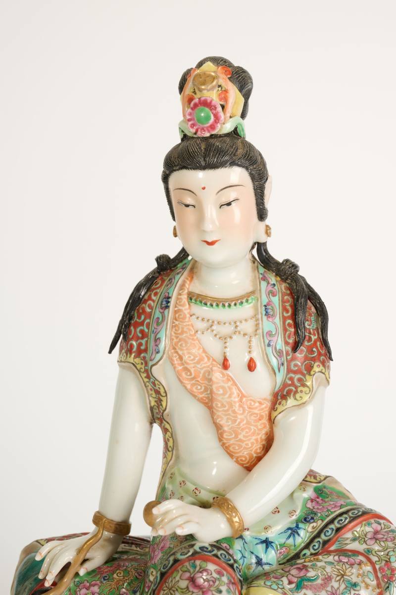 Lot835 清 粉彩坐龙观音一尊 - 图3