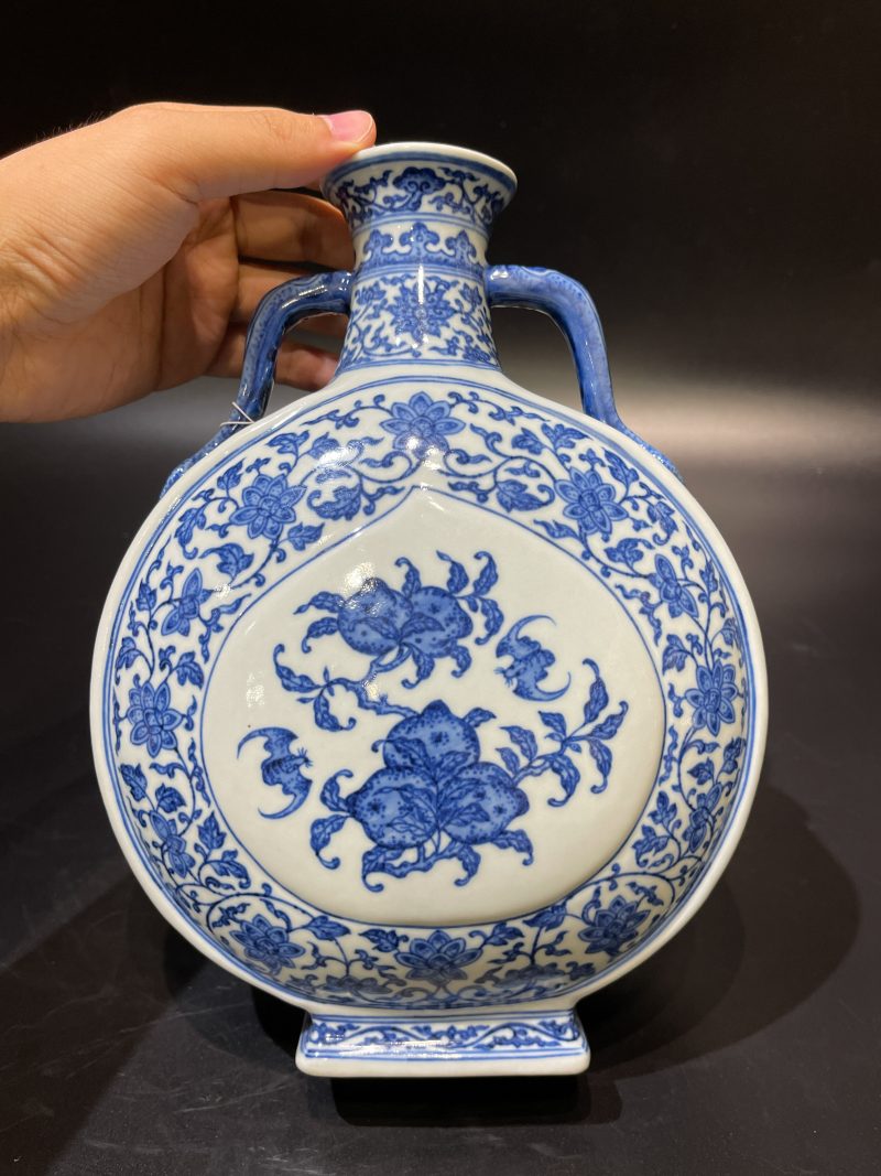 清 青花缠枝莲开光福寿纹杏圆抱月瓶 - 图3