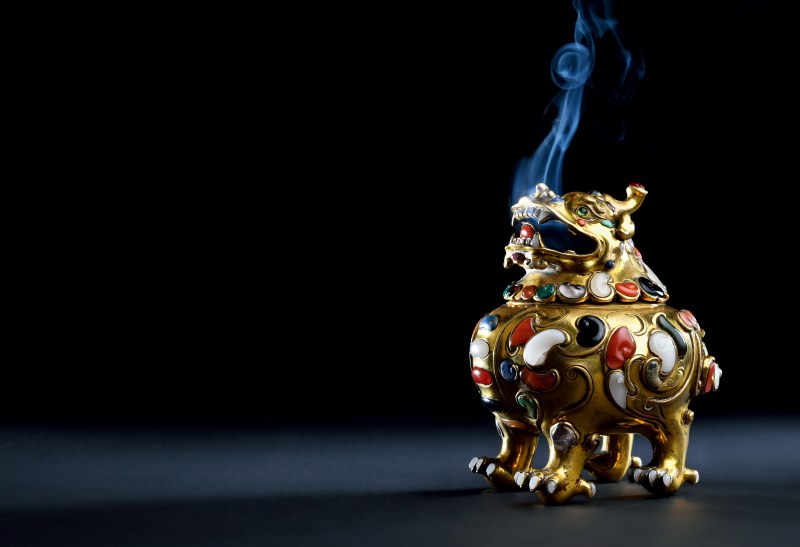 清乾隆 铜鎏金嵌百宝甪端香熏 - 图3