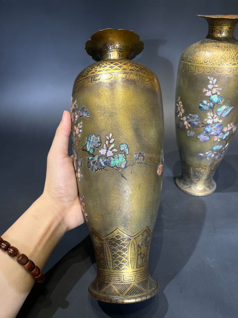 清 铜芝山嵌花卉纹花瓶一对 - 图4
