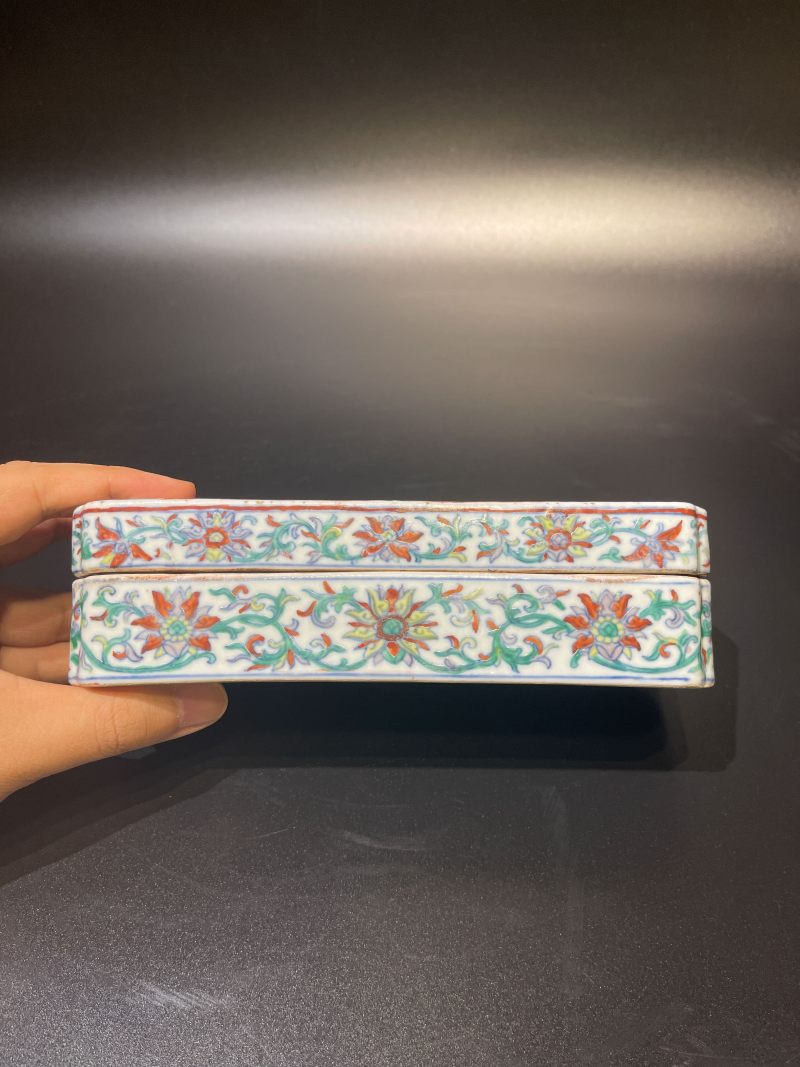 清乾隆 斗彩缠枝莲纹长方文具盒 - 图4