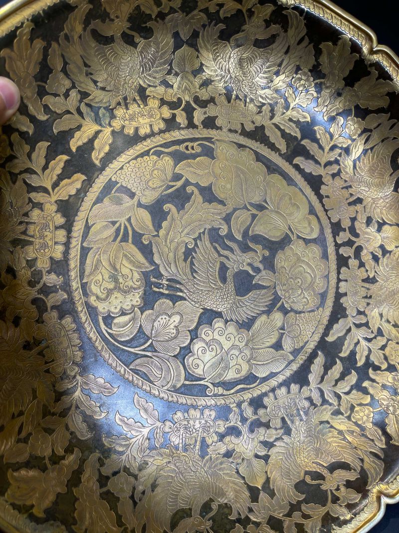 明 铜鎏金花卉凤纹大盘 - 图4