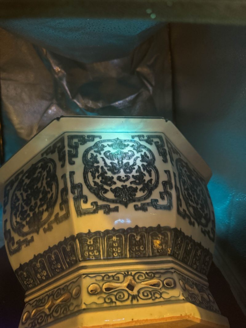 清乾隆 青花团花纹六方大花盆 - 图13