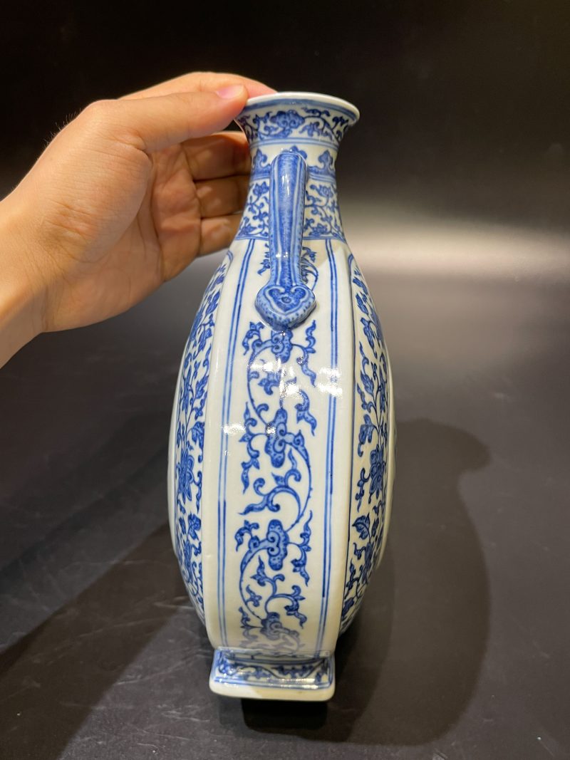 清 青花缠枝莲开光福寿纹杏圆抱月瓶 - 图4
