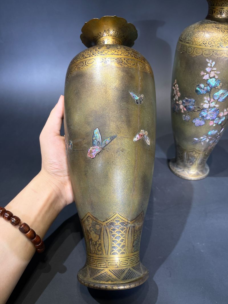 清 铜芝山嵌花卉纹花瓶一对 - 图5