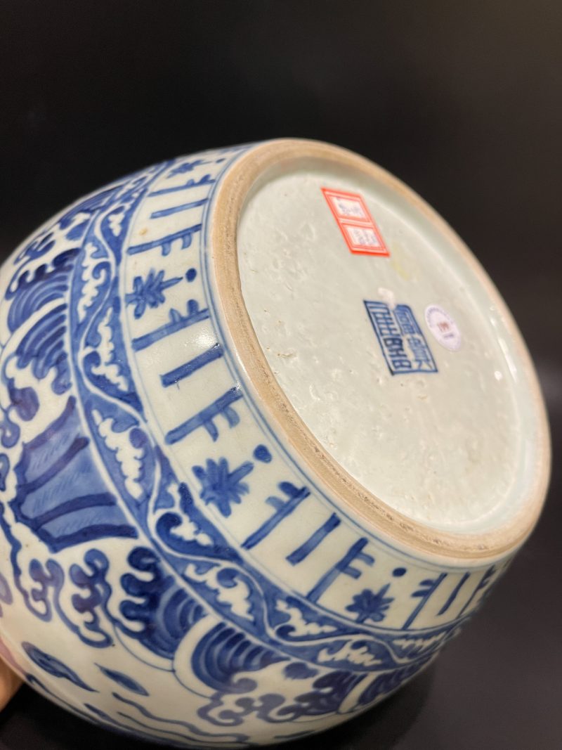 明万历 青花江崖海水瑞兽纹罐 - 图14