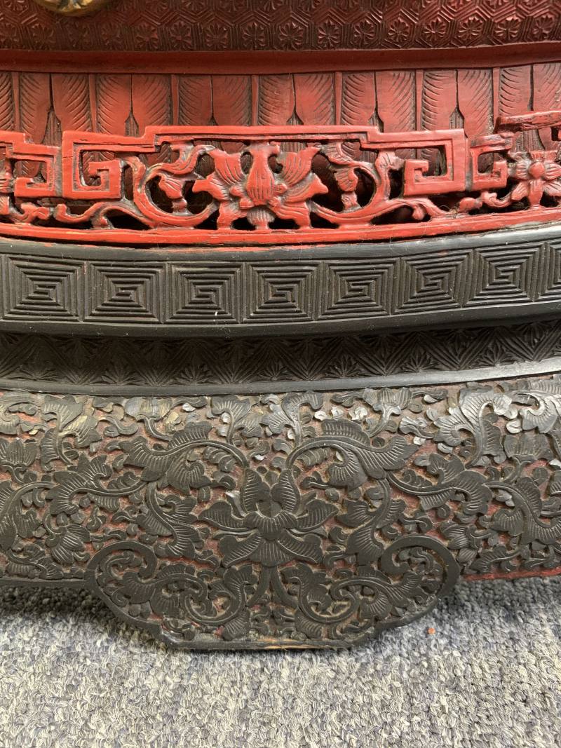 清中期 剔彩嵌珐琅吉庆八宝纹花篮形璧屏一对 - 图16