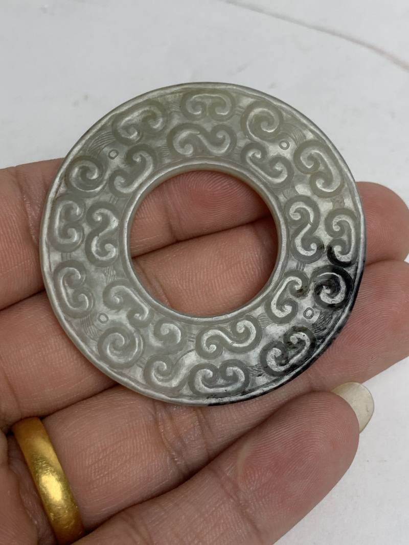 明 白玉螭龙纹环 - 图2