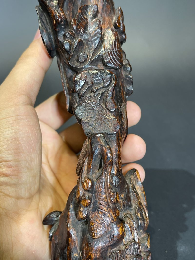 明晚期 沉香木松鼠葡萄纹花插 - 图12