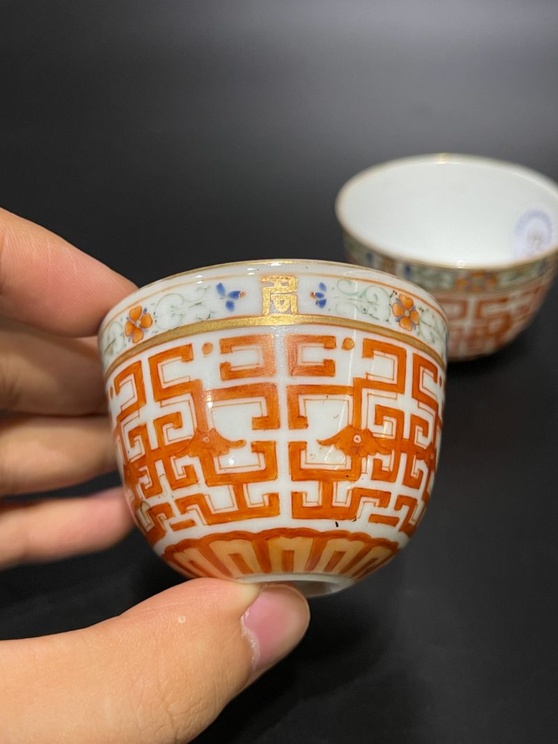 清嘉庆 粉彩夔凤纹卧足杯一对 - 图3