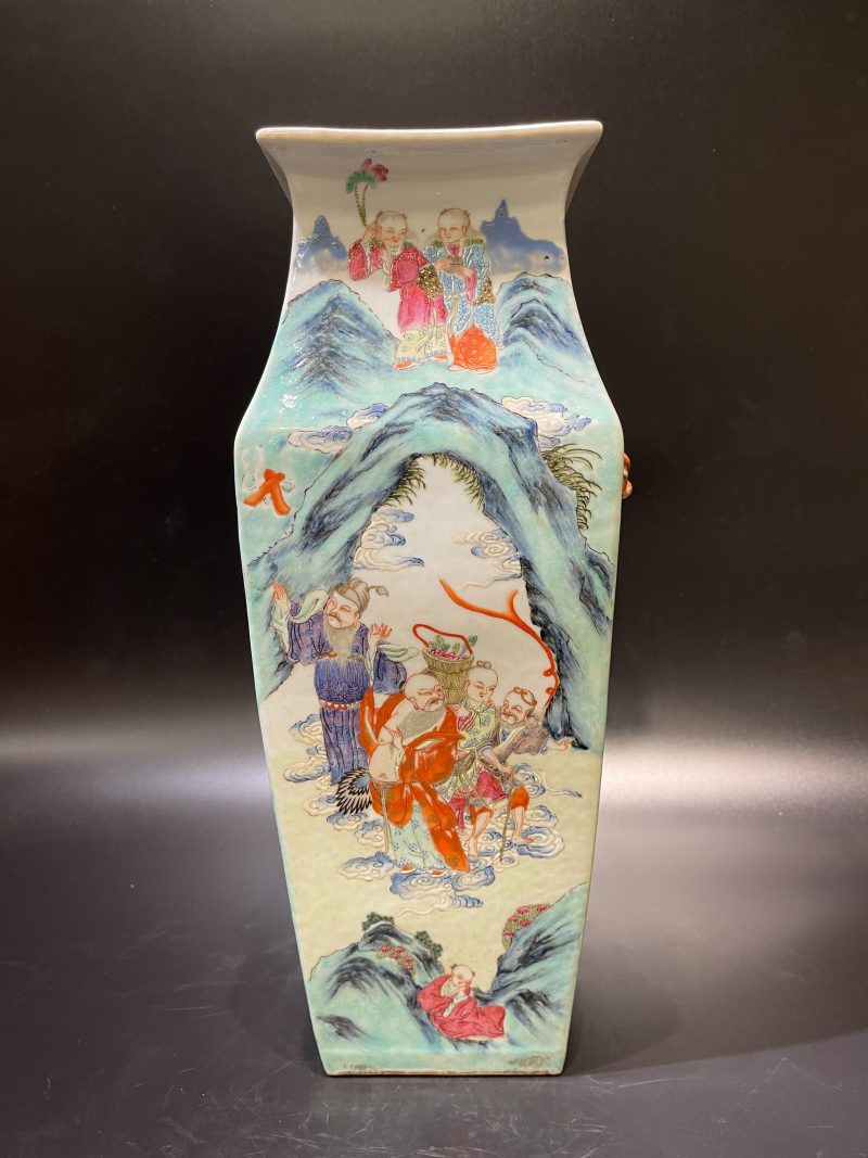 清同治 粉彩群仙祝寿图铺首方瓶 - 图2