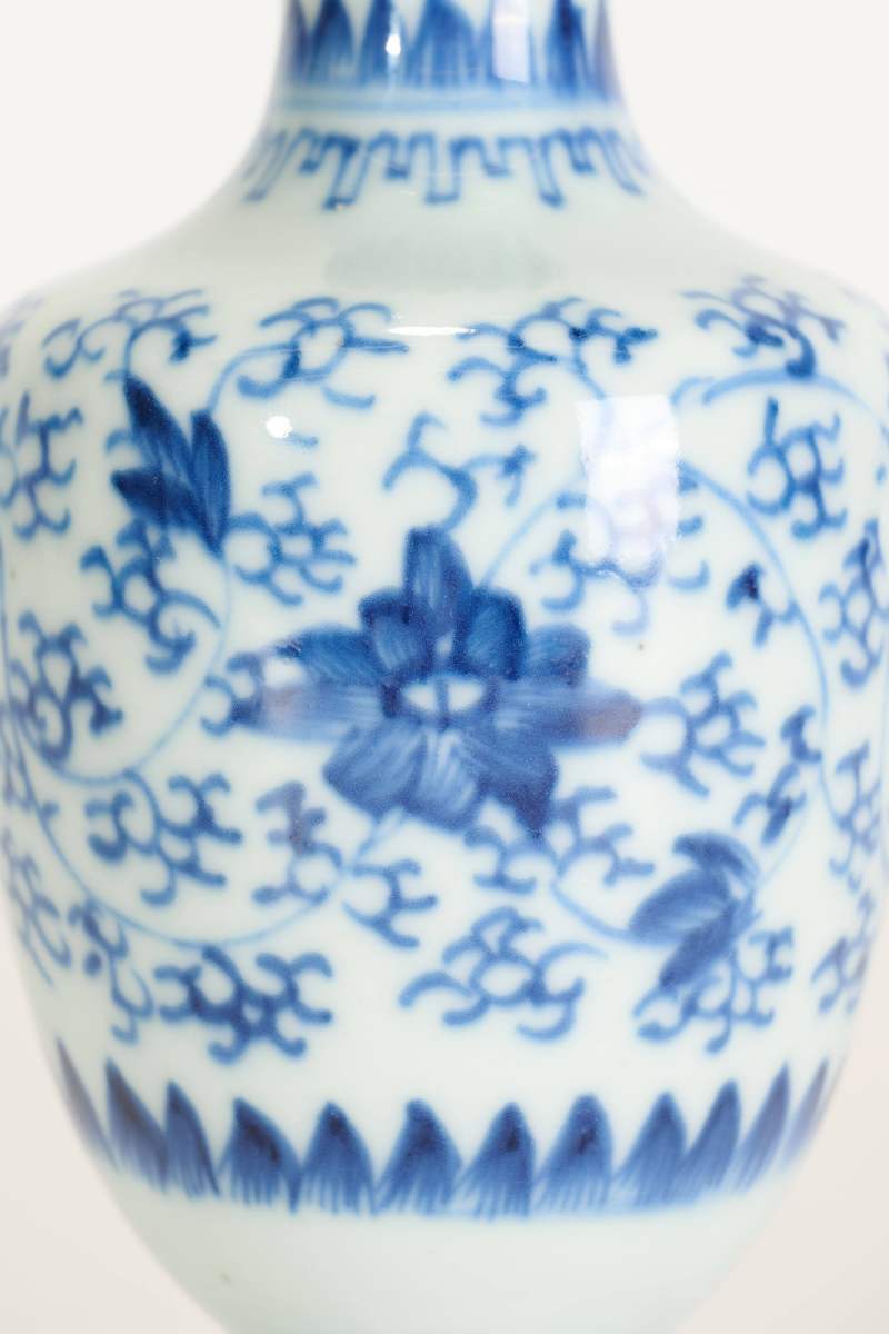 Lot818 清雍正 青花缠枝莲纹瓶 - 图3