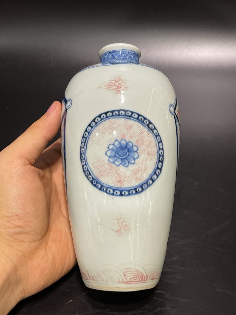 清雍正 青花釉里红方胜纹观音瓶 - 图4