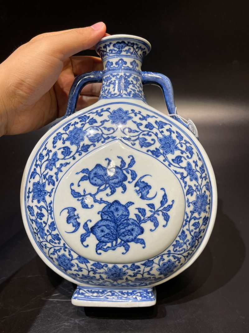 清 青花缠枝莲开光福寿纹杏圆抱月瓶 - 图5