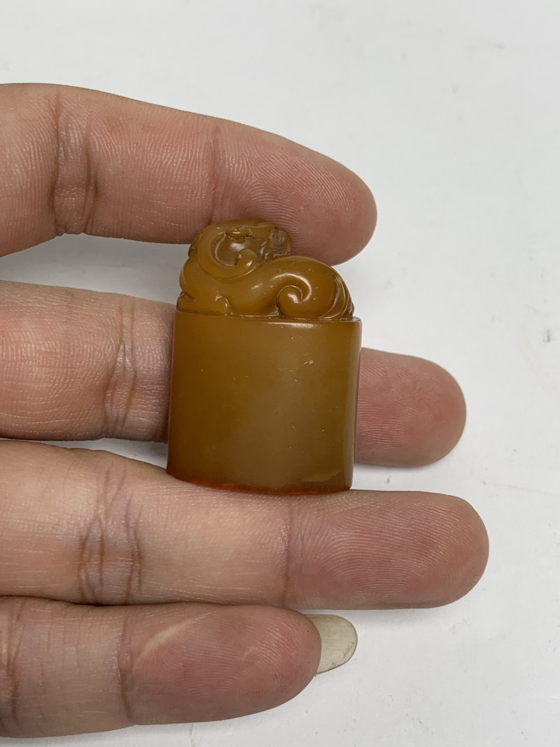 清 唐醉石刻田黄兽钮印章（附原包装） - 图6