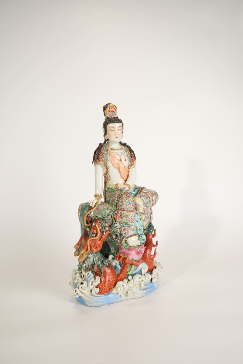 Lot835 清 粉彩坐龙观音一尊 - 图5