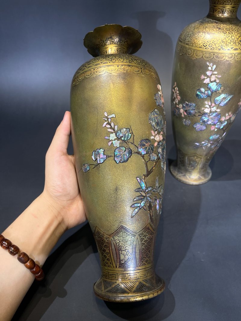 清 铜芝山嵌花卉纹花瓶一对 - 图6