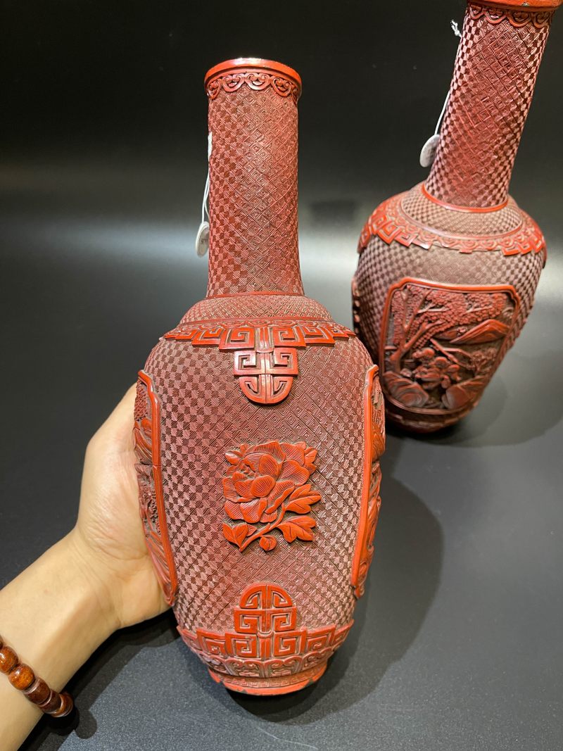 清乾隆 剔红庭院婴戏图纸槌瓶一对 - 图6