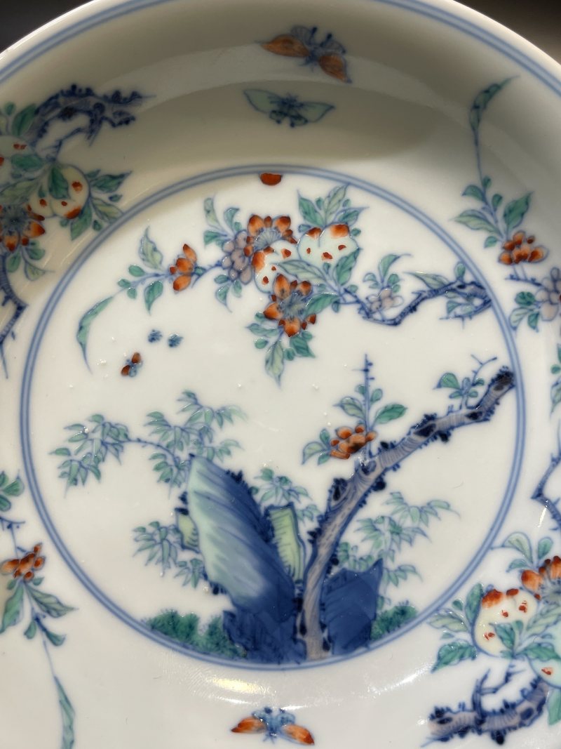 清康熙 斗彩蝶恋花瑞果纹盘 - 图4