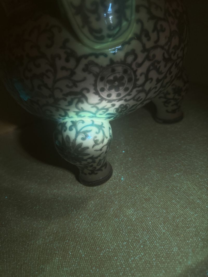 清 青花莲托八宝纹朝冠耳炉 - 图23